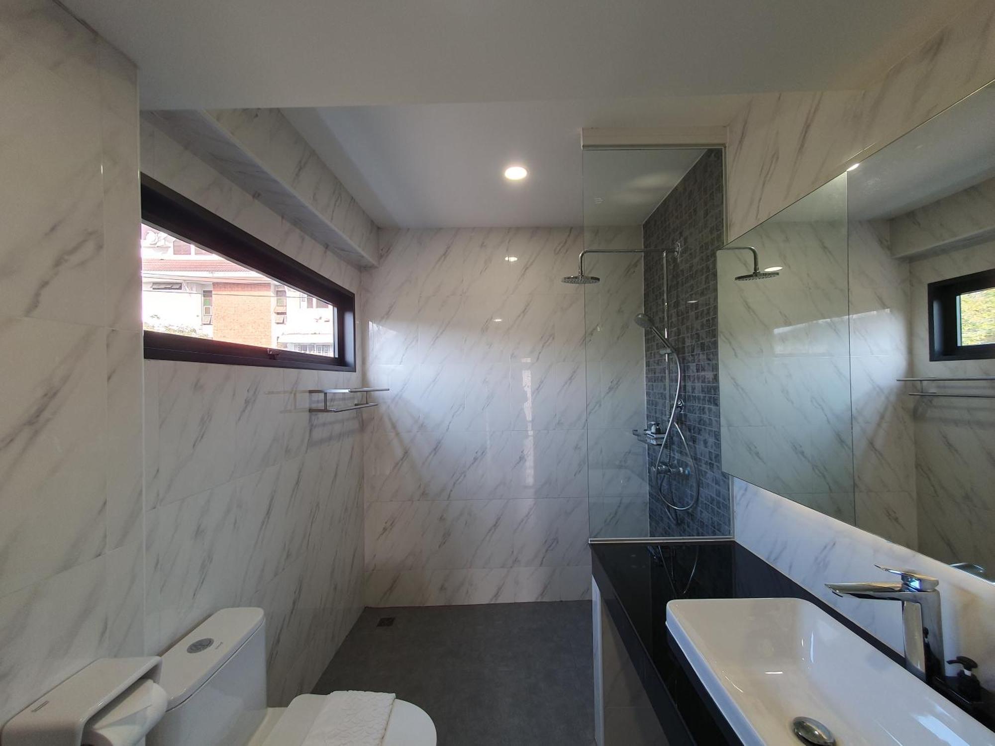 The Sila Suites - Intrawarorot Chiang Mai Exterior photo