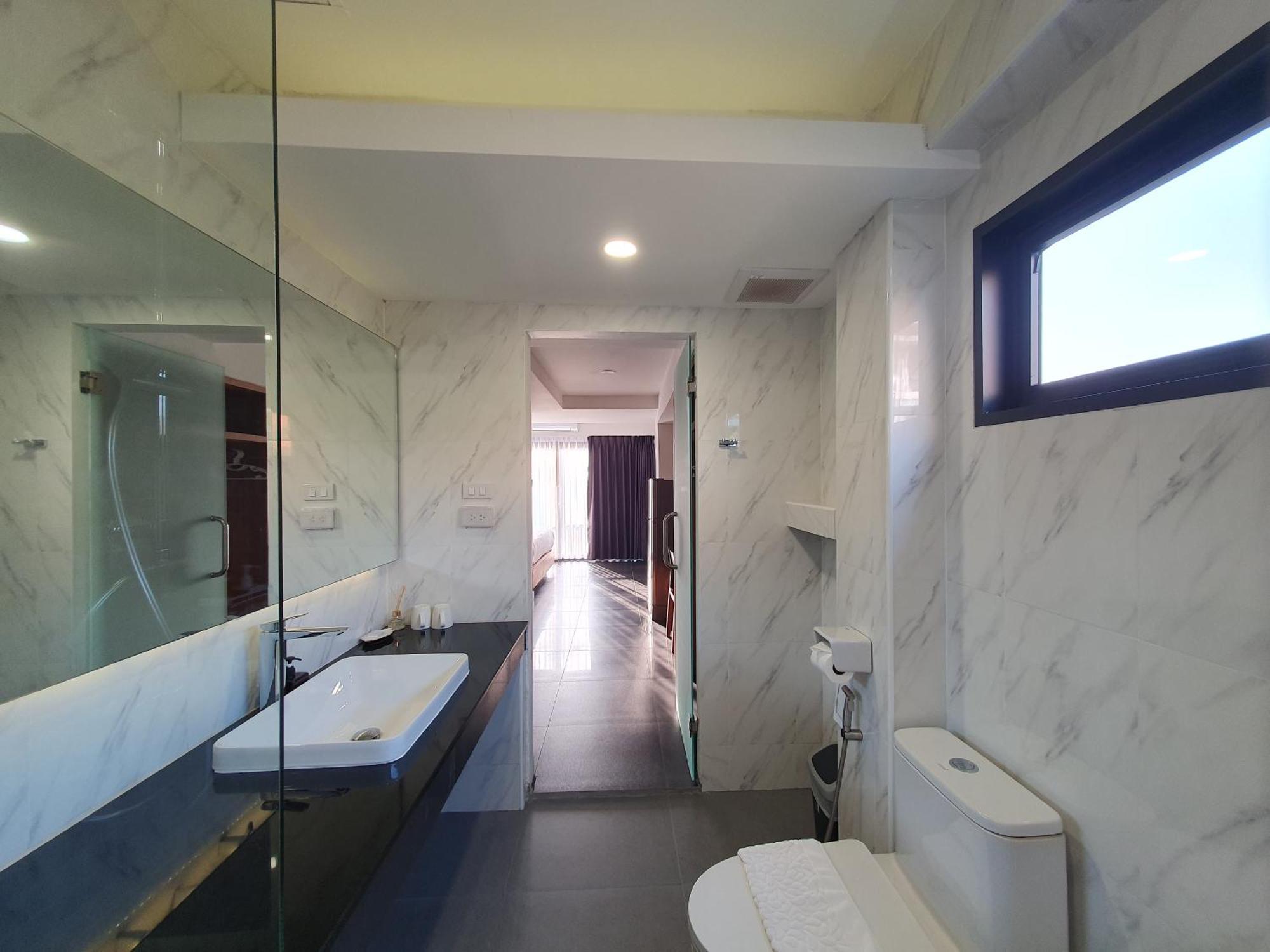 The Sila Suites - Intrawarorot Chiang Mai Exterior photo